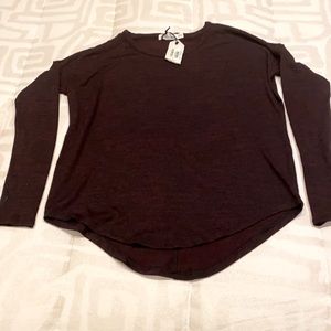 Rag’n’Bone‘s new with tags extra small light sweater black/maroon